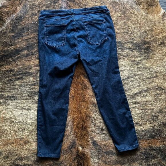 Amazon Essential Plus Size Jeans  18 Short - Picture 2 of 4